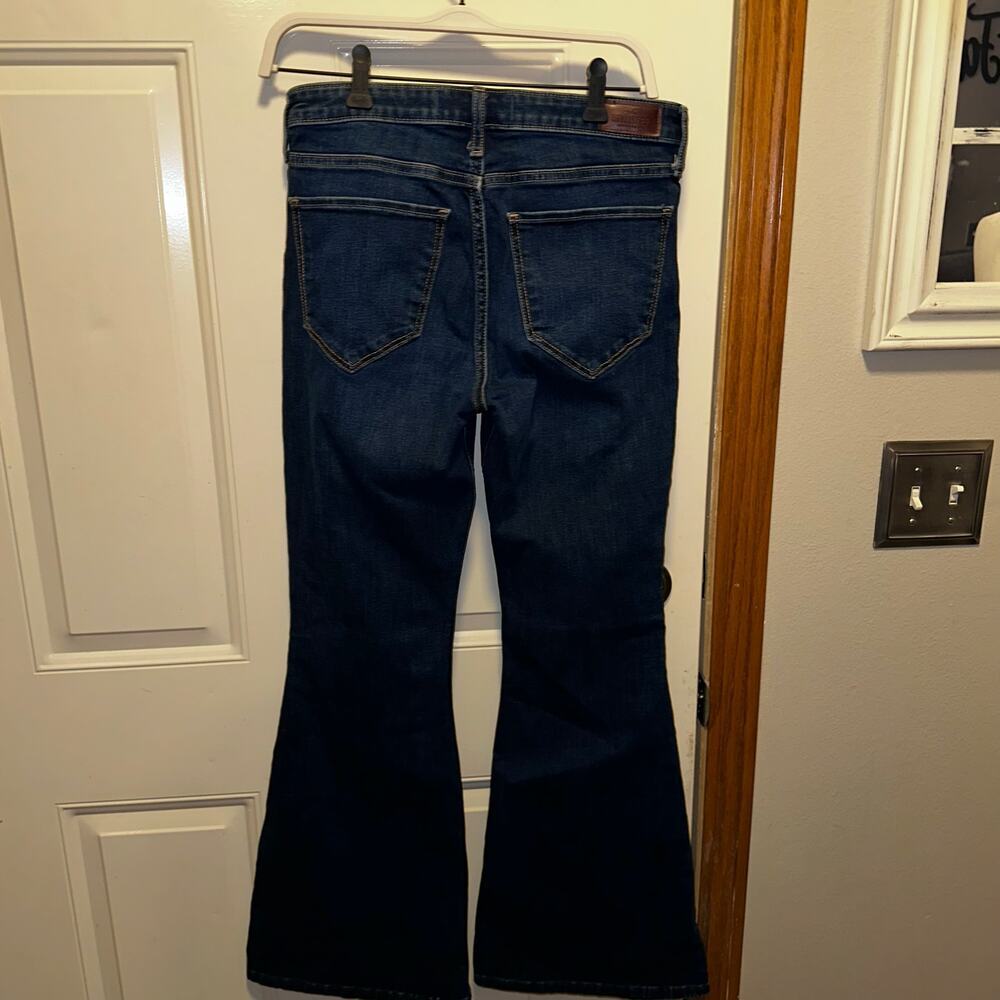 High rise hollister flare size 8 - Picture 3 of 5
